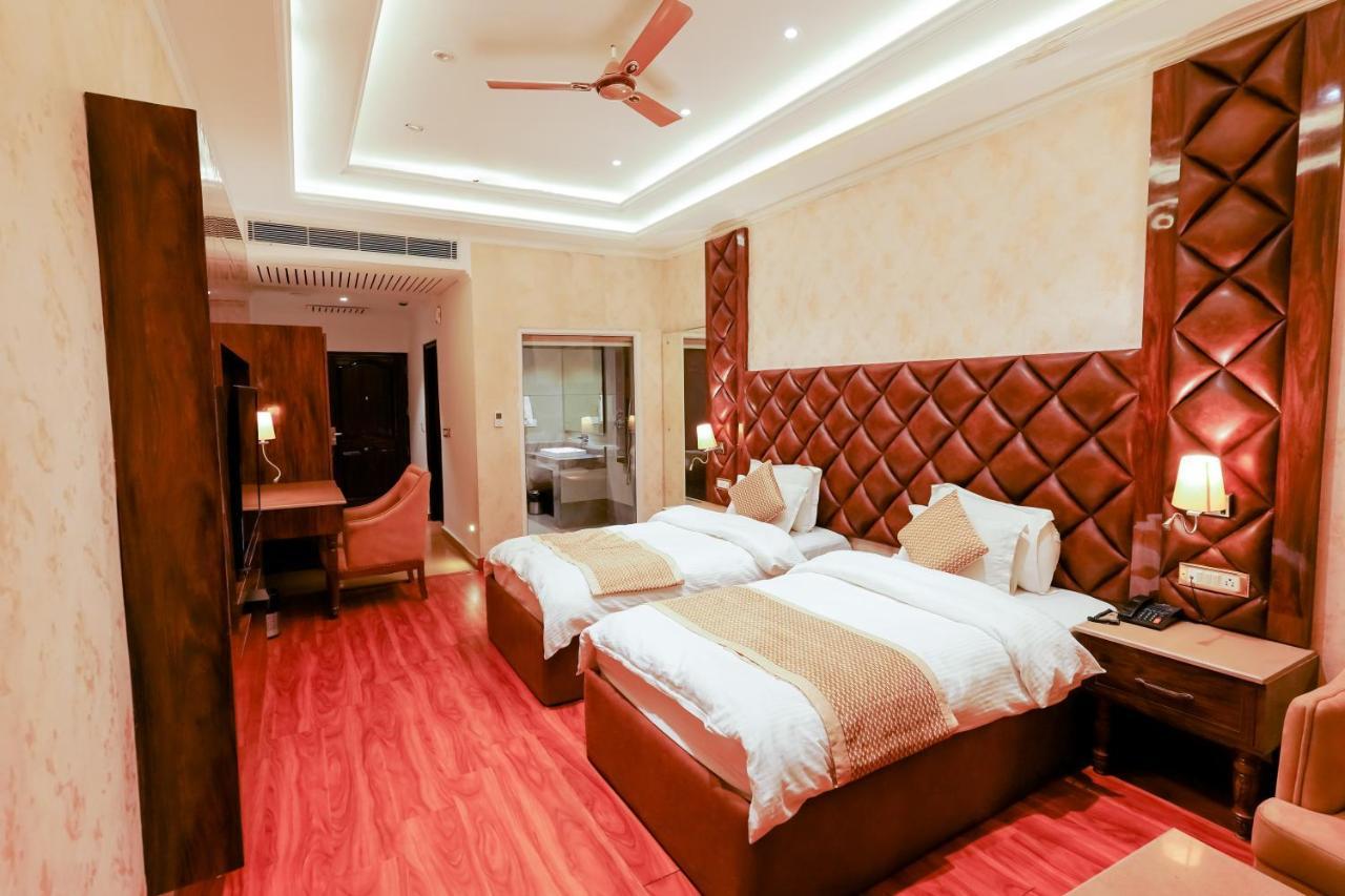 Grand Him Queen Hot And Cold Ac Centralized Dharamshala Exterior foto